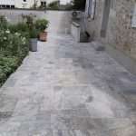 terrasse en travertin gris